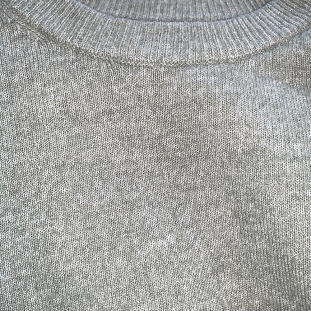 ⛱️H&M - Light Green Crew Neck Sweater - XL